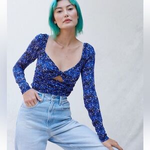 💙🩵 Women’s Urban Outfitters Juliana Crepe Cutout Cropped Top 🩵💙